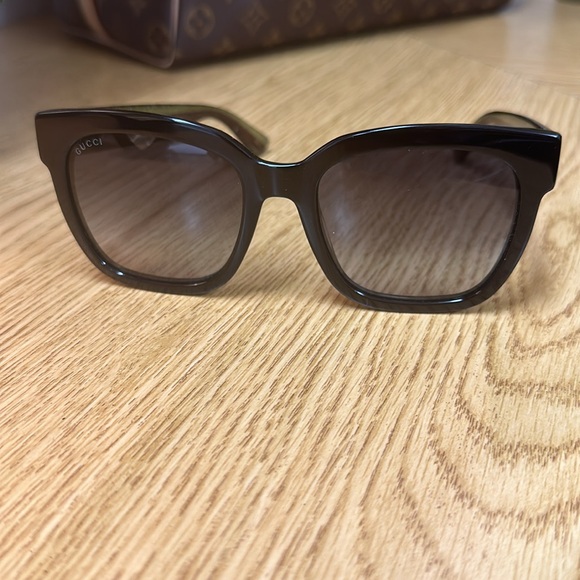 Gucci sunglasses never used - Picture 8 of 13